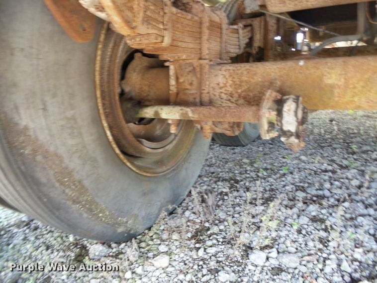 image for item DE7897 1973 Heil tank trailer