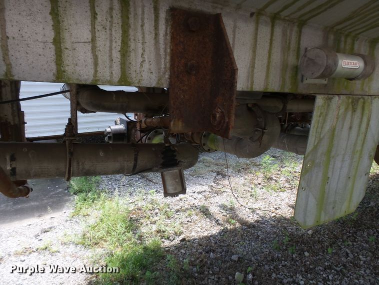 image for item DE7897 1973 Heil tank trailer