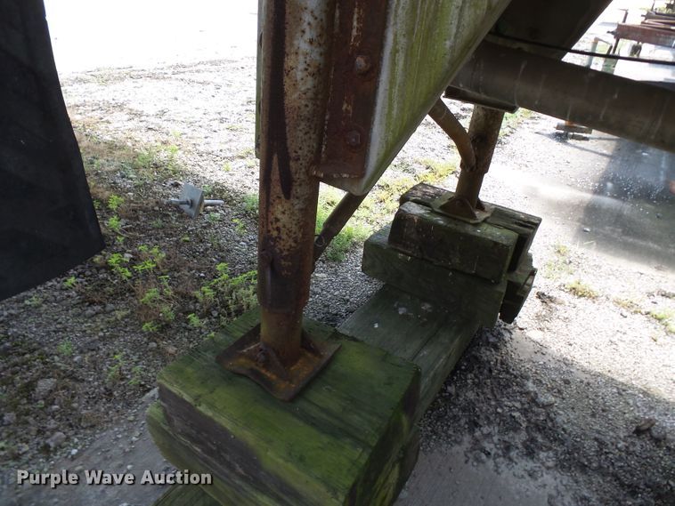 image for item DE7897 1973 Heil tank trailer