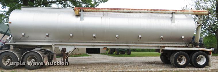 image for item DE8045 1997 Warren AT-36-SER9 feed delivery trailer