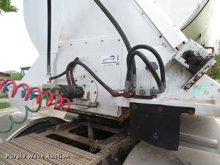 image for item DE8045 1997 Warren AT-36-SER9 feed delivery trailer