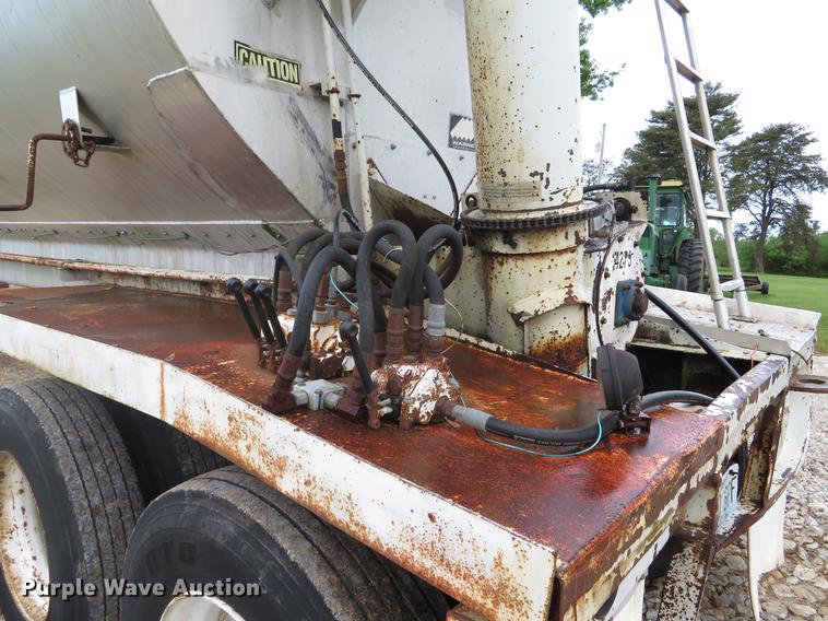 image for item DE8045 1997 Warren AT-36-SER9 feed delivery trailer