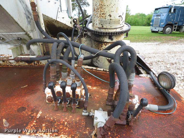 image for item DE8045 1997 Warren AT-36-SER9 feed delivery trailer