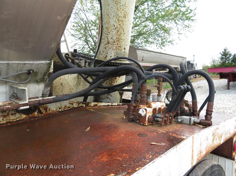 image for item DE8045 1997 Warren AT-36-SER9 feed delivery trailer