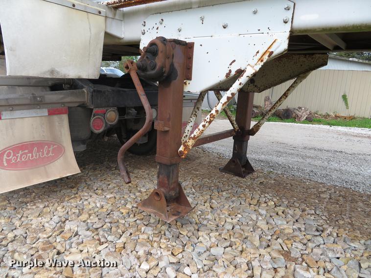 image for item DE8045 1997 Warren AT-36-SER9 feed delivery trailer