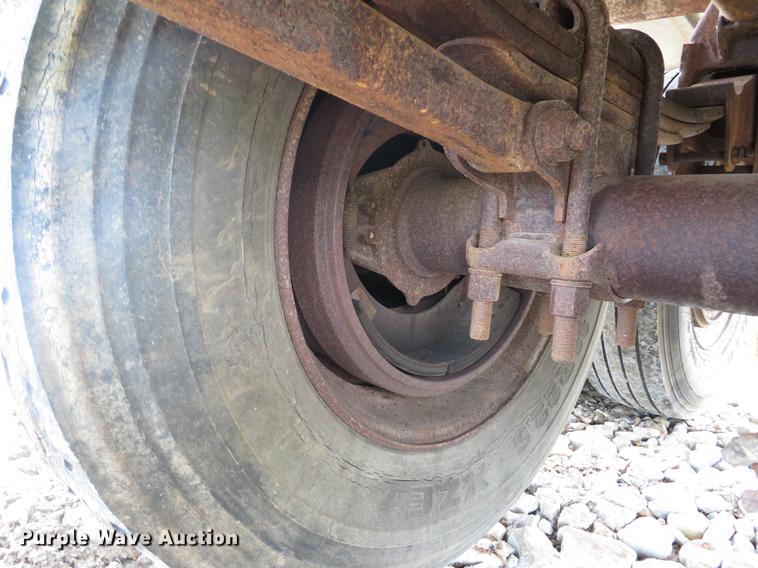 image for item DE8045 1997 Warren AT-36-SER9 feed delivery trailer