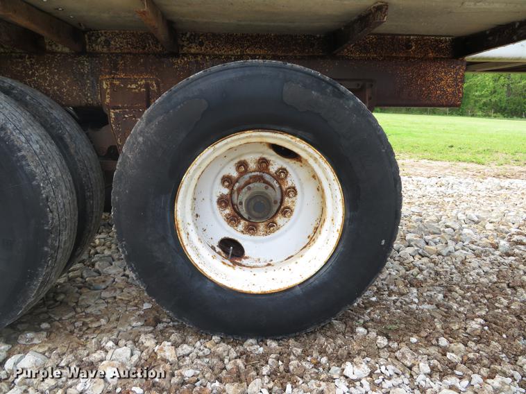 image for item DE8045 1997 Warren AT-36-SER9 feed delivery trailer