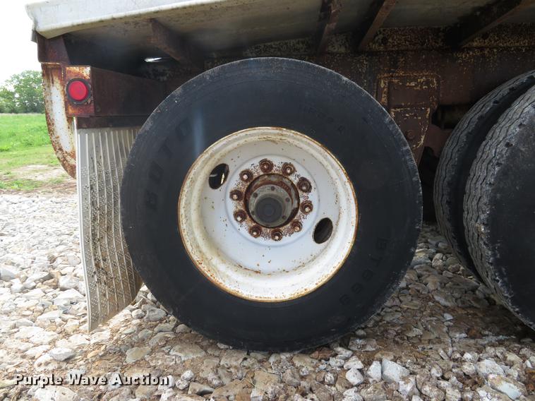 image for item DE8045 1997 Warren AT-36-SER9 feed delivery trailer