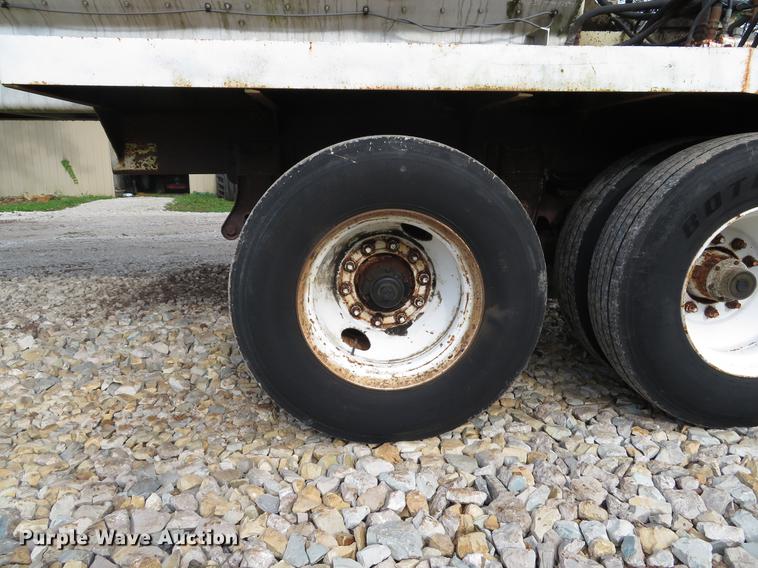 image for item DE8045 1997 Warren AT-36-SER9 feed delivery trailer