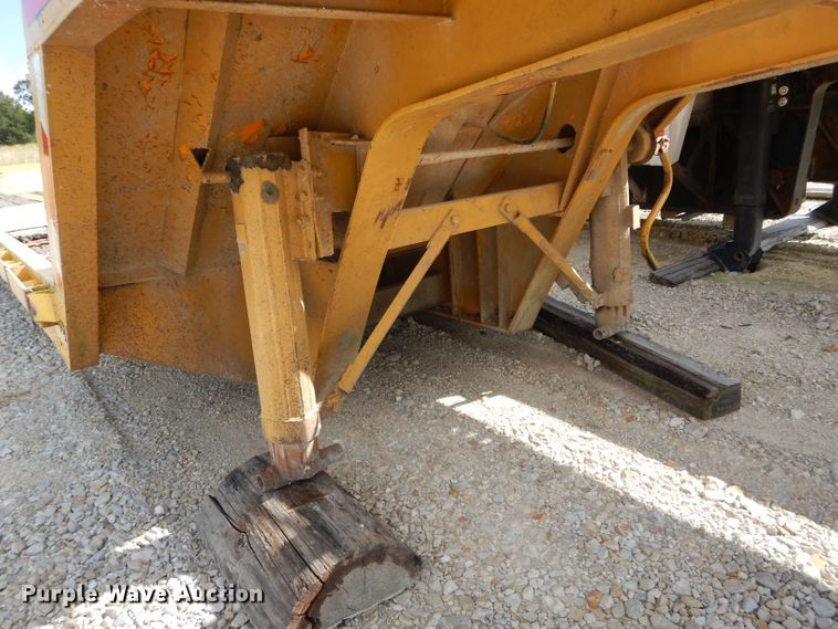 image for item DE8506 1975 Transcraft DDTX28-10-42 equipment trailer