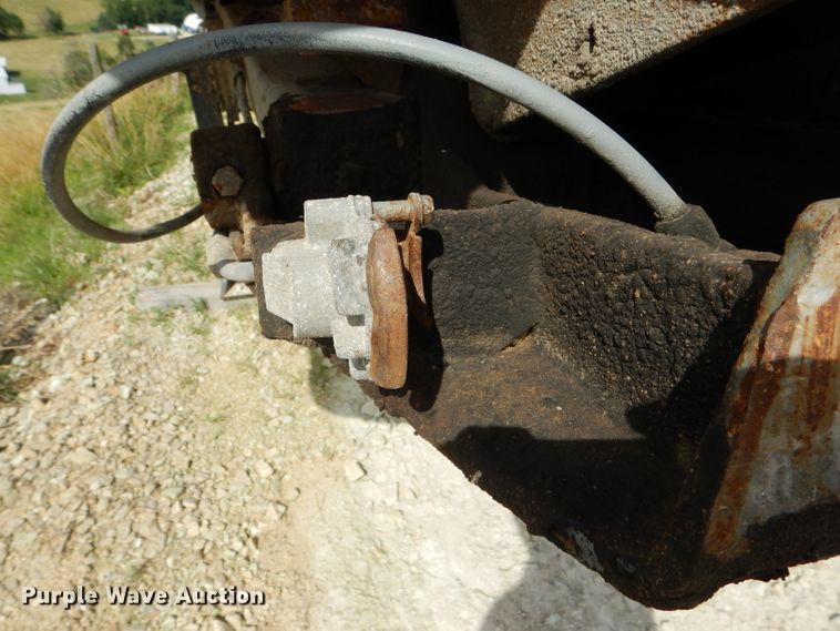 image for item DE8508 1984 Fruehauf DC5-M2-38 end dump trailer