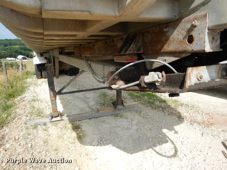 image for item DE8508 1984 Fruehauf DC5-M2-38 end dump trailer