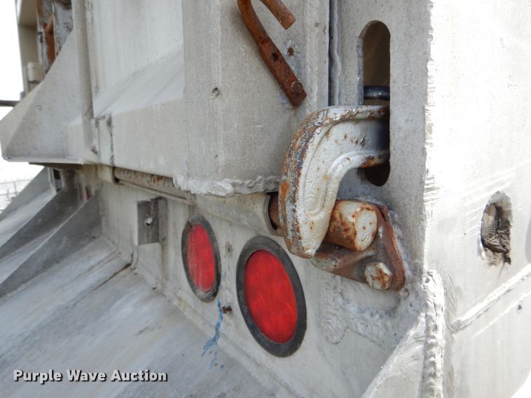 image for item DE8508 1984 Fruehauf DC5-M2-38 end dump trailer