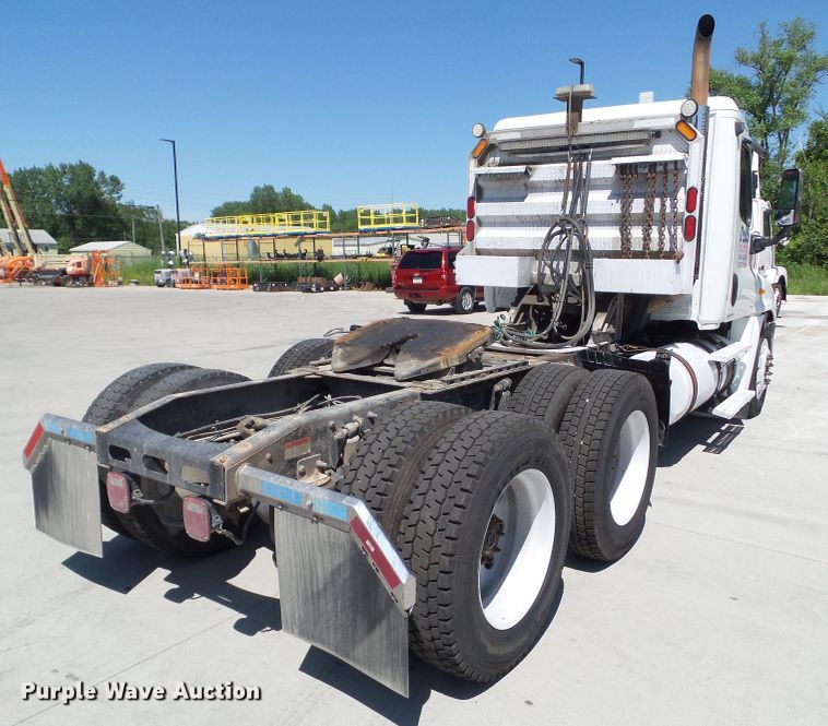 image for item DF0775 2008 Freightliner Cascadia 125 semi truck