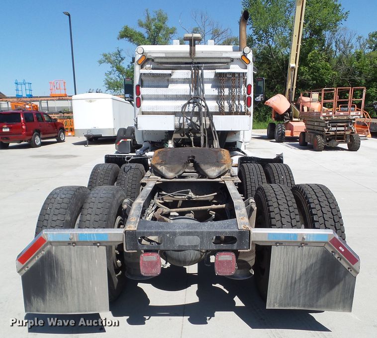 image for item DF0775 2008 Freightliner Cascadia 125 semi truck