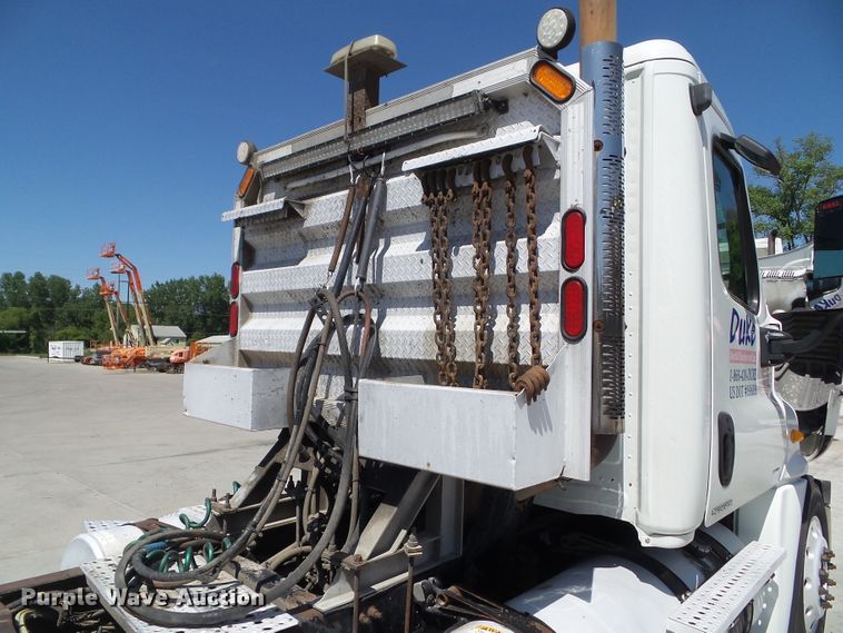 image for item DF0775 2008 Freightliner Cascadia 125 semi truck