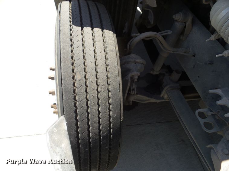 image for item DF0775 2008 Freightliner Cascadia 125 semi truck