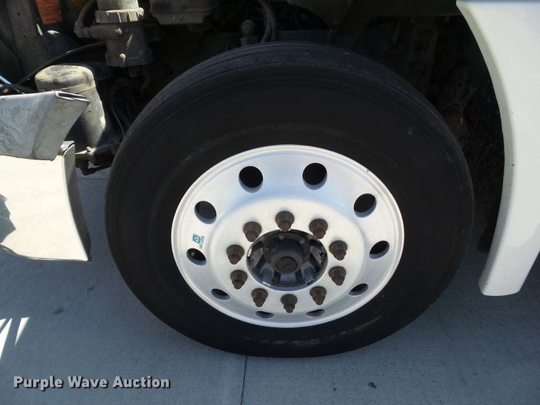 image for item DF0775 2008 Freightliner Cascadia 125 semi truck