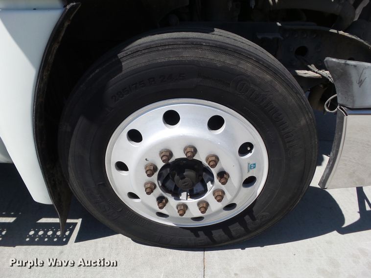 image for item DF0775 2008 Freightliner Cascadia 125 semi truck