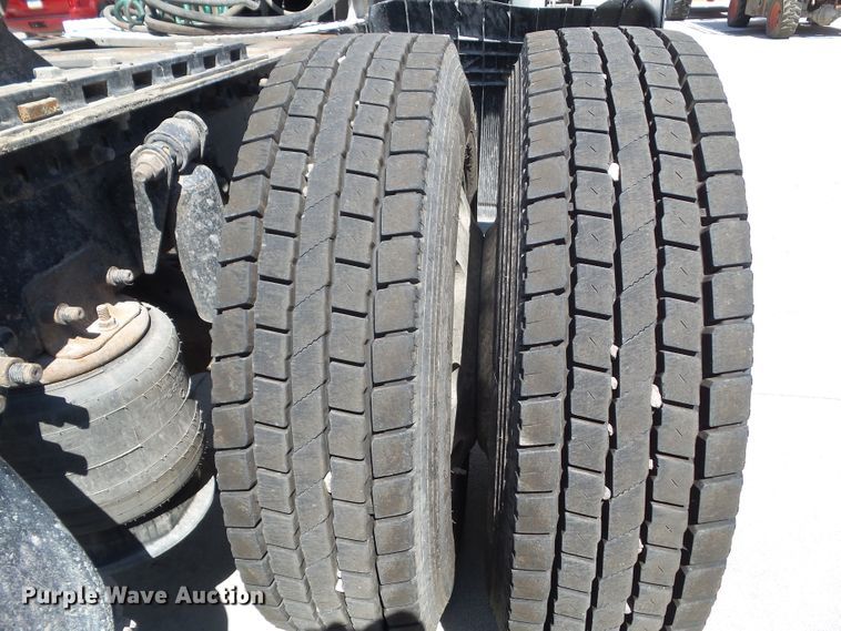 image for item DF0775 2008 Freightliner Cascadia 125 semi truck