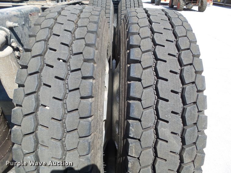 image for item DF0775 2008 Freightliner Cascadia 125 semi truck