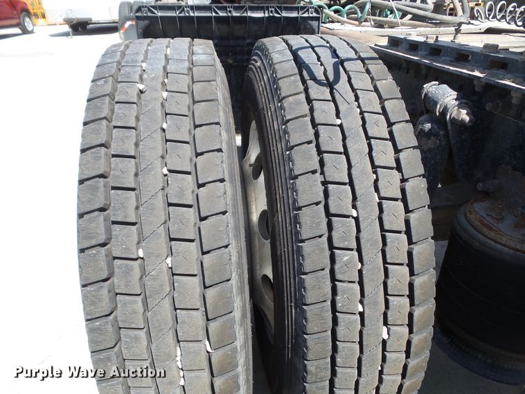 image for item DF0775 2008 Freightliner Cascadia 125 semi truck