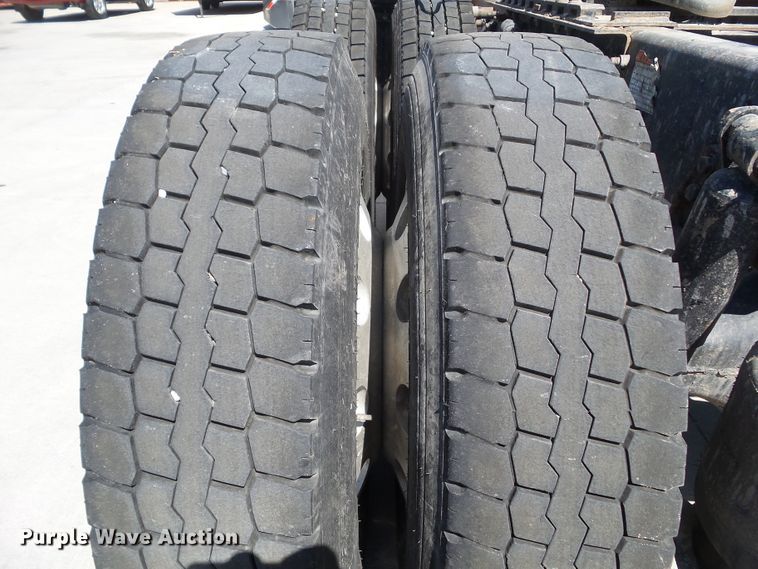 image for item DF0775 2008 Freightliner Cascadia 125 semi truck