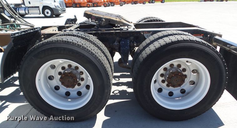 image for item DF0775 2008 Freightliner Cascadia 125 semi truck