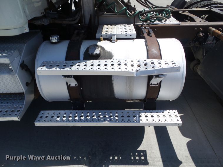 image for item DF0775 2008 Freightliner Cascadia 125 semi truck