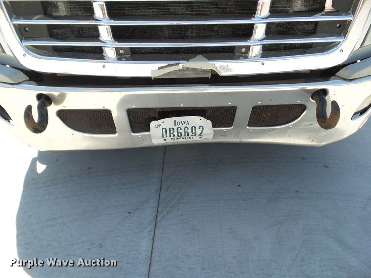 image for item DF0775 2008 Freightliner Cascadia 125 semi truck