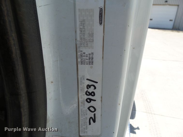 image for item DF0775 2008 Freightliner Cascadia 125 semi truck