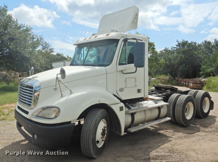 image for item DF2566 2009 Freightliner CL120T semi truck