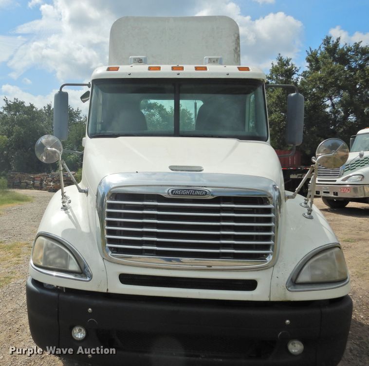 image for item DF2566 2009 Freightliner CL120T semi truck