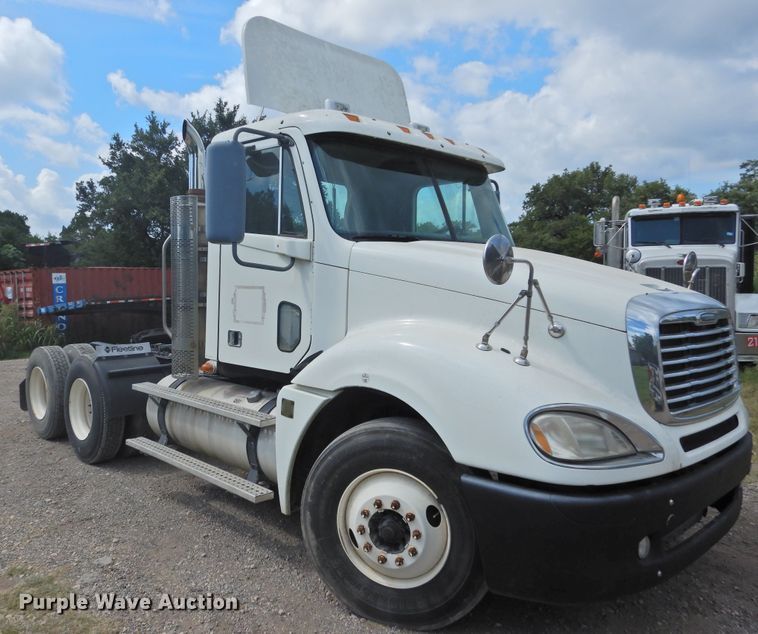 image for item DF2566 2009 Freightliner CL120T semi truck