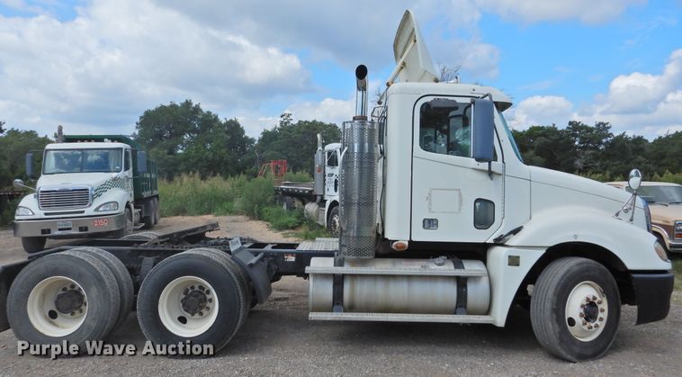 image for item DF2566 2009 Freightliner CL120T semi truck