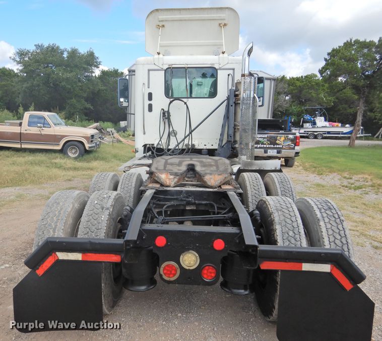 image for item DF2566 2009 Freightliner CL120T semi truck