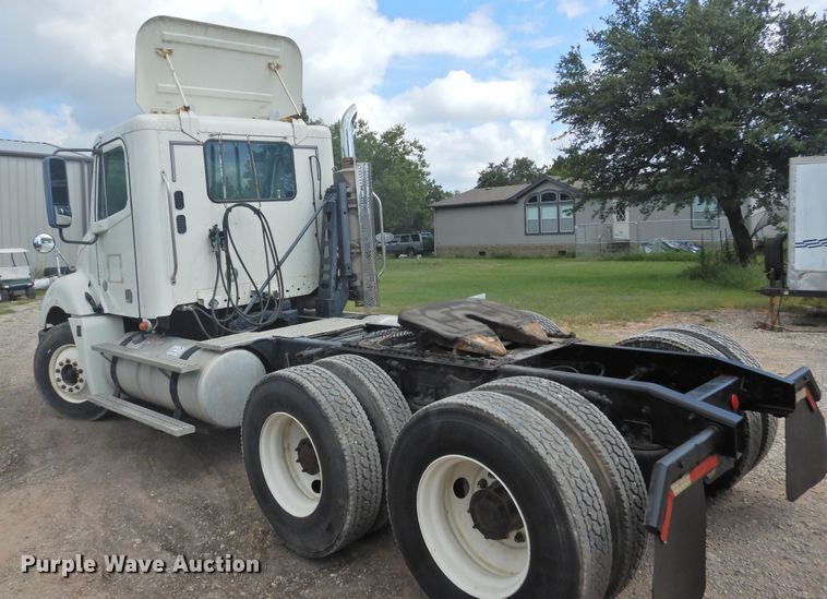 image for item DF2566 2009 Freightliner CL120T semi truck