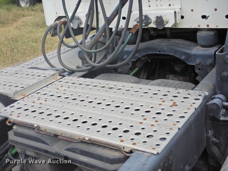 image for item DF2566 2009 Freightliner CL120T semi truck