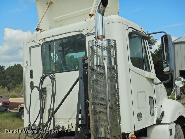 image for item DF2566 2009 Freightliner CL120T semi truck