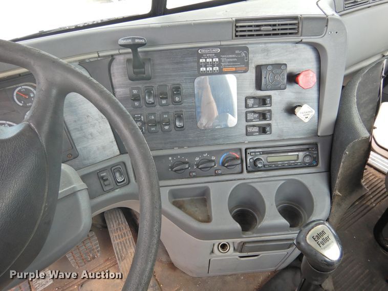 image for item DF2566 2009 Freightliner CL120T semi truck
