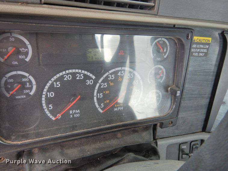 image for item DF2566 2009 Freightliner CL120T semi truck