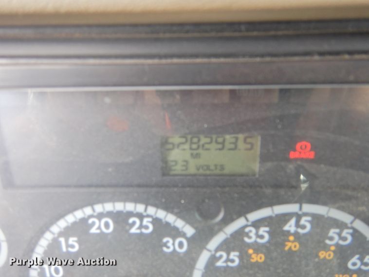 image for item DF2566 2009 Freightliner CL120T semi truck