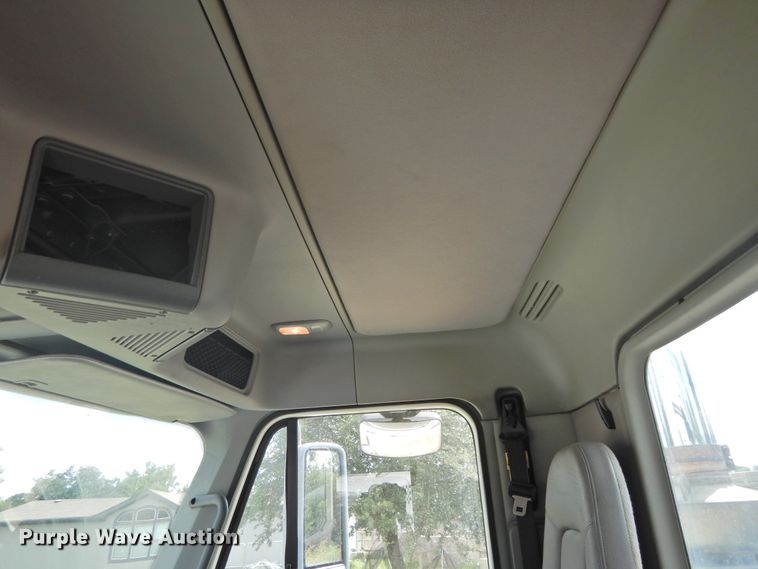 image for item DF2566 2009 Freightliner CL120T semi truck