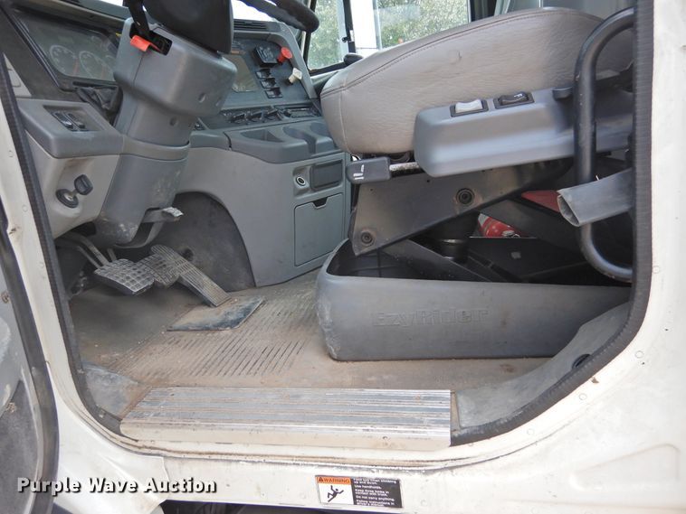 image for item DF2566 2009 Freightliner CL120T semi truck