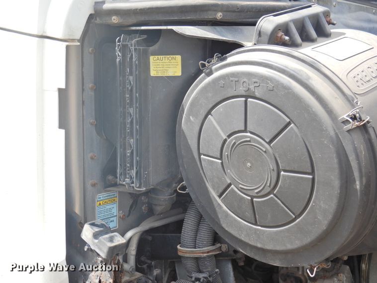 image for item DF2566 2009 Freightliner CL120T semi truck