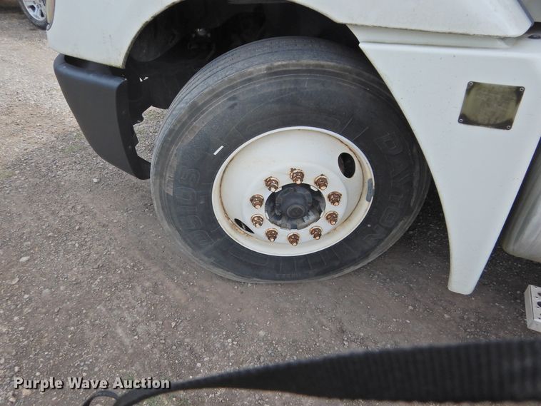 image for item DF2566 2009 Freightliner CL120T semi truck