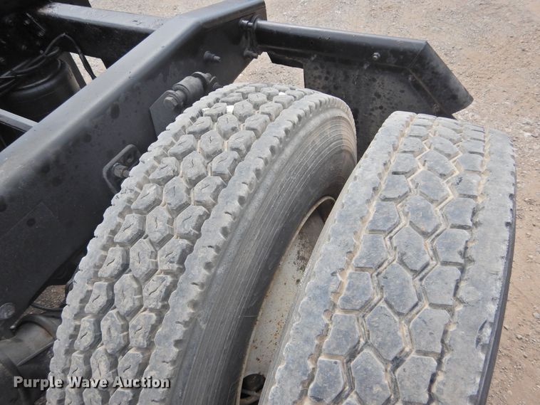 image for item DF2566 2009 Freightliner CL120T semi truck