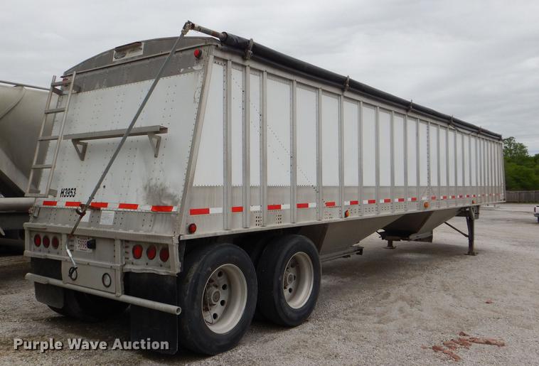image for item DG1074 2006 Corn Husker 800 double hopper bottom grain trailer
