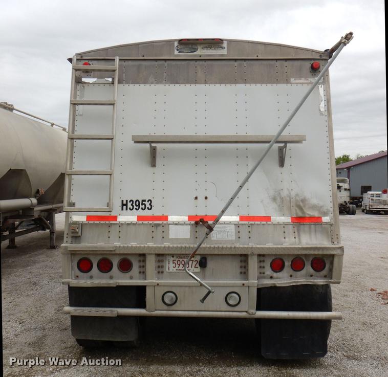 image for item DG1074 2006 Corn Husker 800 double hopper bottom grain trailer