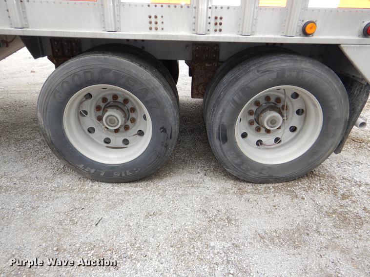 image for item DG1074 2006 Corn Husker 800 double hopper bottom grain trailer